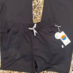 Women’s Vuori “Halo Essential Wide-Leg Pants (Short)